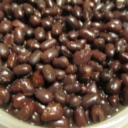 数年前に父が作った小豆を使いましたが、素人が作った小粒小豆もふっくら煮えました♪
砂糖甘さが控えめな分、お豆の甘味を感じますね☆
レシピありがとうございました。